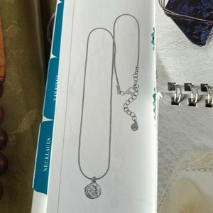 A Cubic Zirconia that glitters like the real thing, it’s stunning